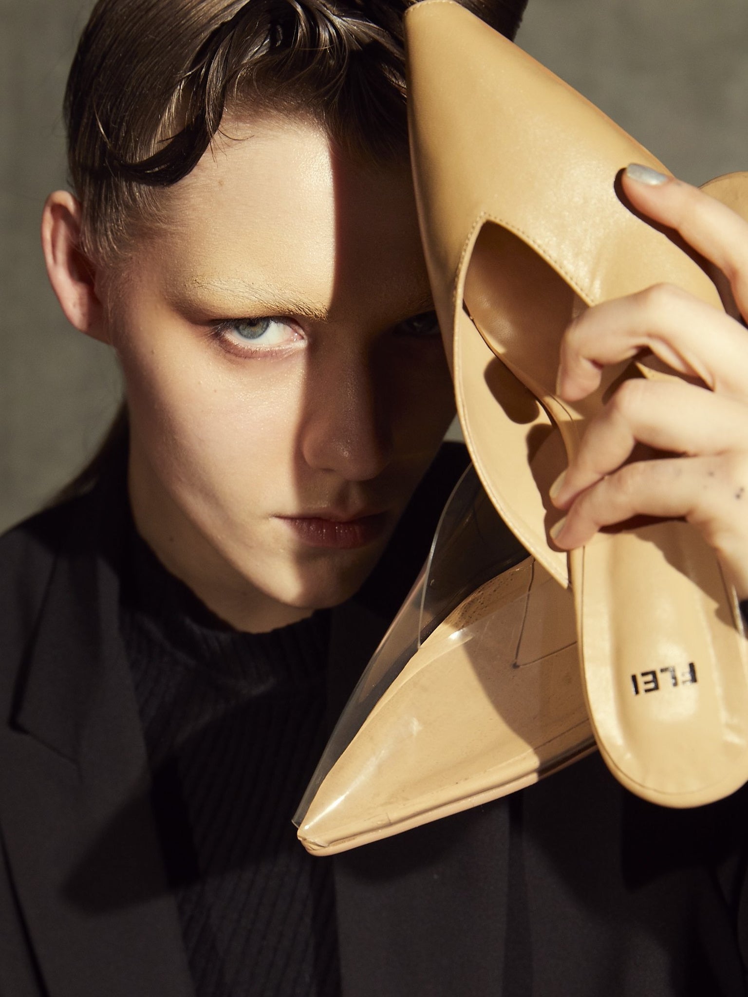 【FLEI】アシンメトリック　PVC　ミュール｜ベージュ、ブラック、ホワイト（3カラー）