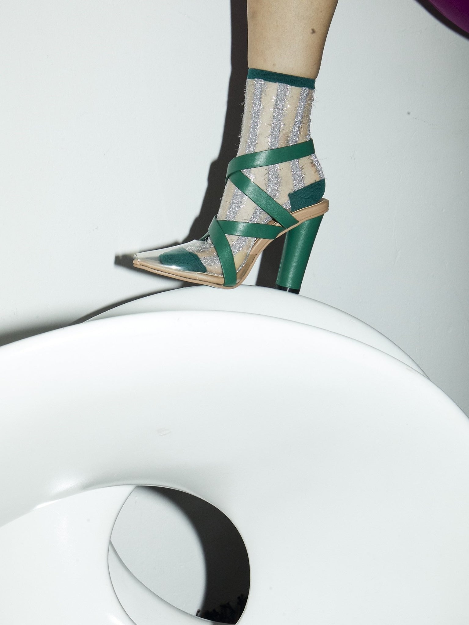 【FLEI】クロスストラップ　PVC　サンダル｜グリーン、レッド（2カラー）