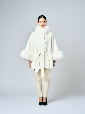 Wool Cape w/Fox｜アイボリー（1カラー）