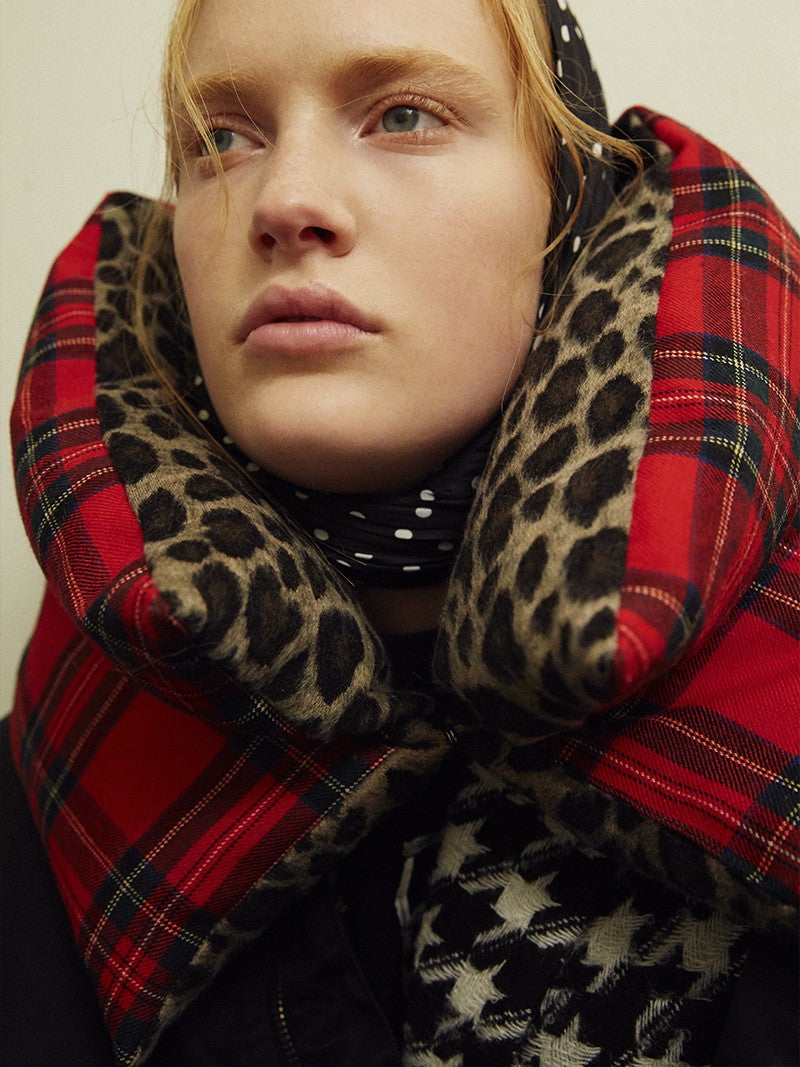 【FLEI】ダウンマフラー ｜グリーンｘアニマル柄、レッドｘアニマル柄、グレーｘネオングリーン（3カラー）